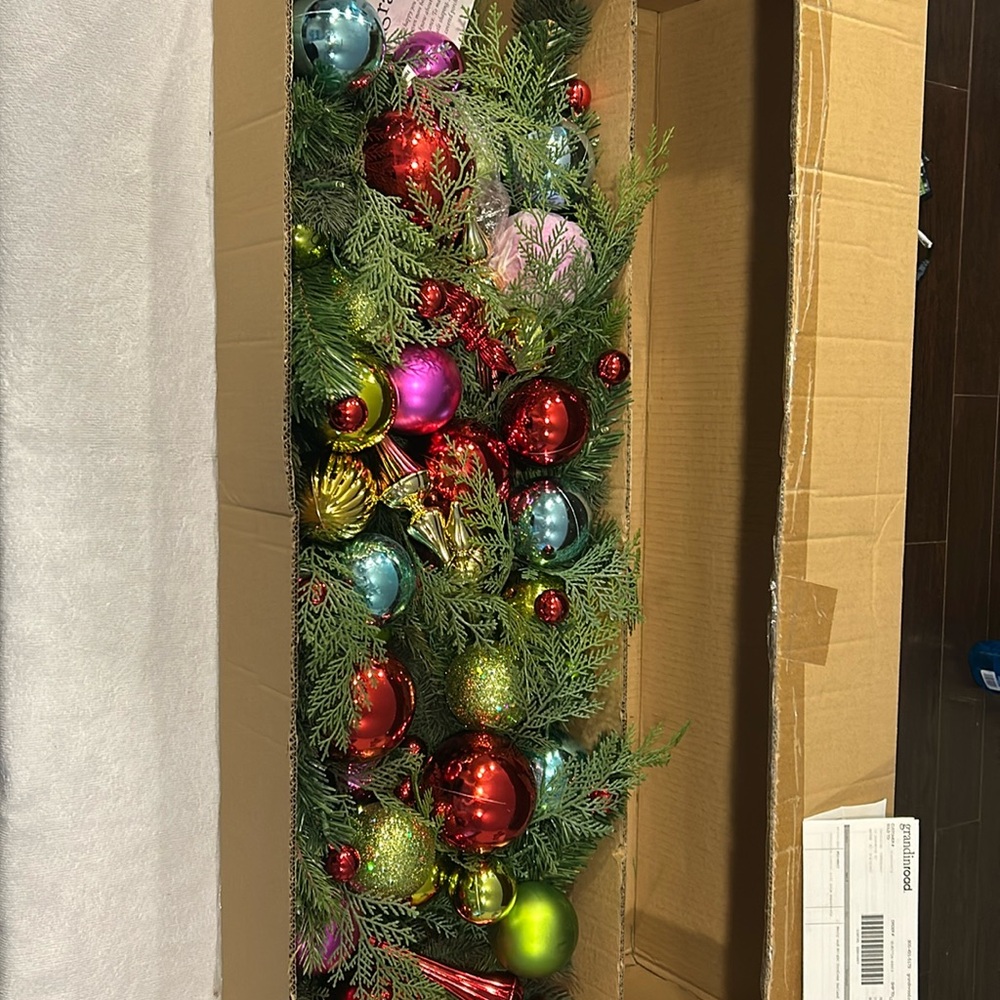 Holiday garland
